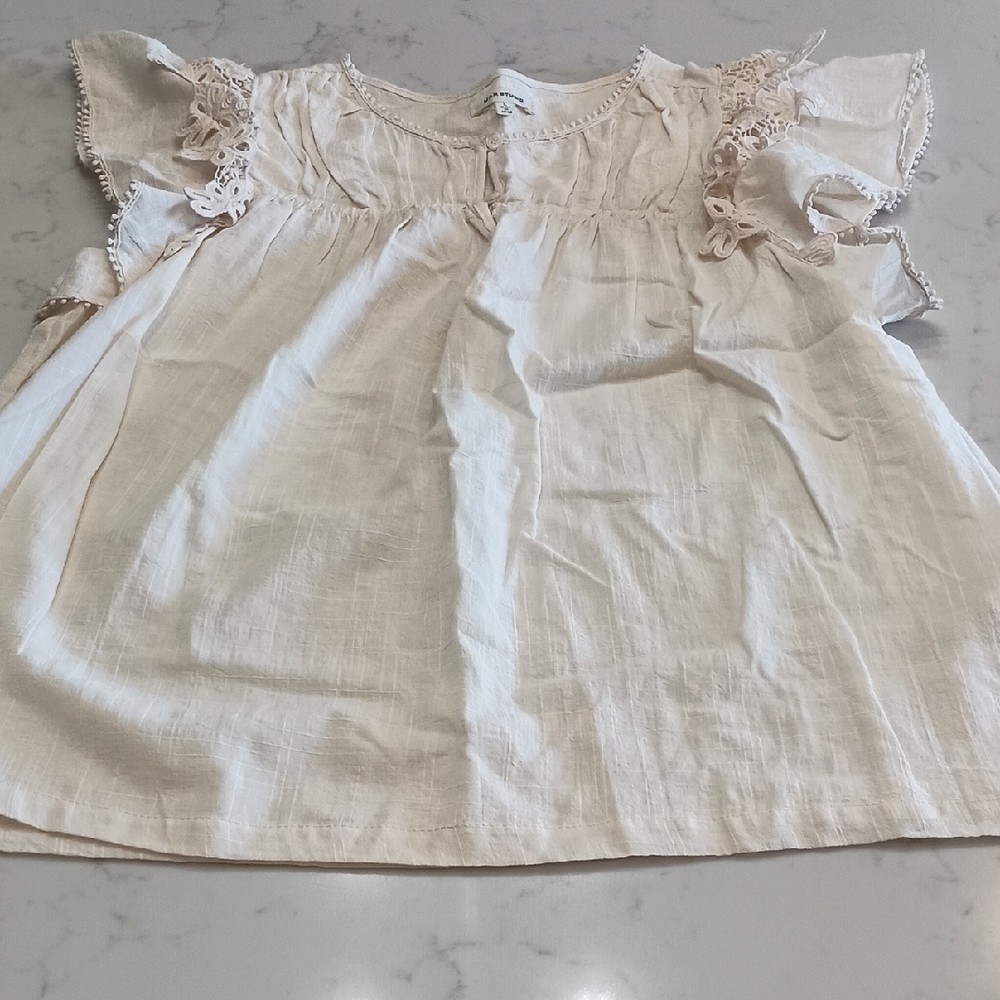 Max Studio NWOT Cream Ruffle Sleeve Blouse